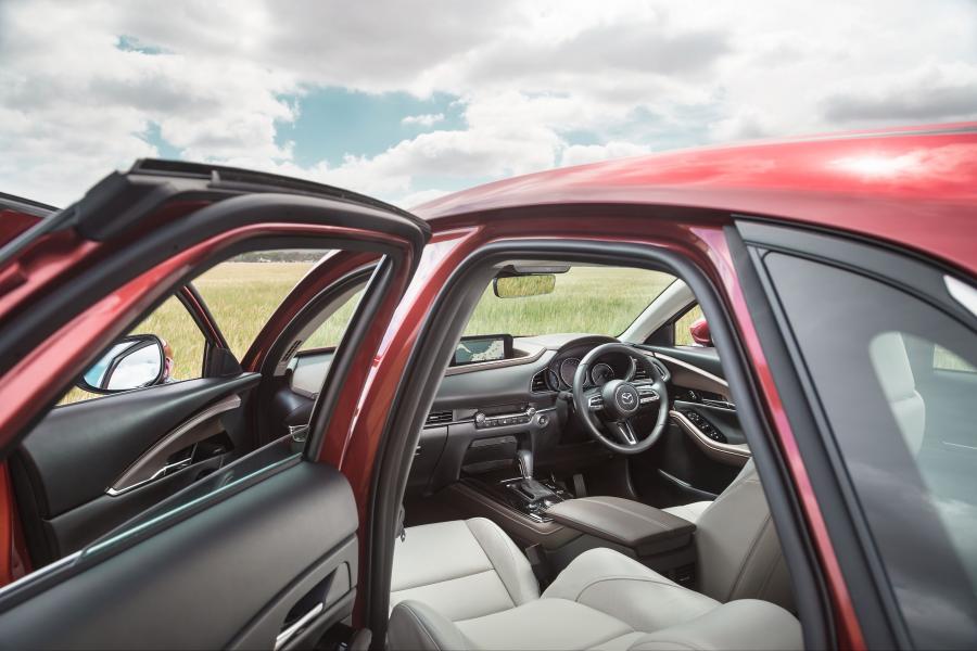 Интерьер Mazda CX-30 2019 года  (AU) (фото 11 из 41)